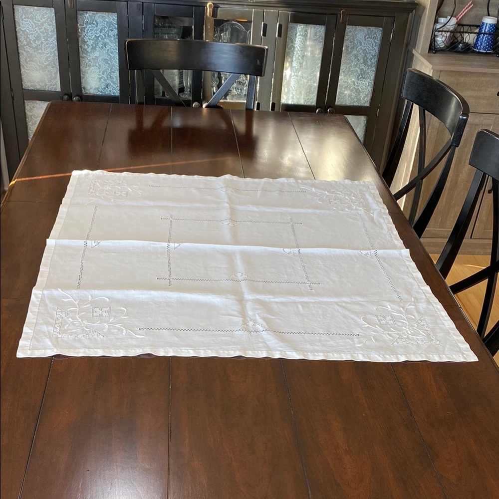Gorgeous Vintage Embroidered & Crocheted White Tablecloth!